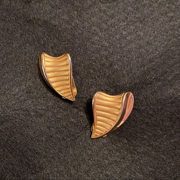 Vintage 80s chunky gold clip on earrings - Picture 1 of 4